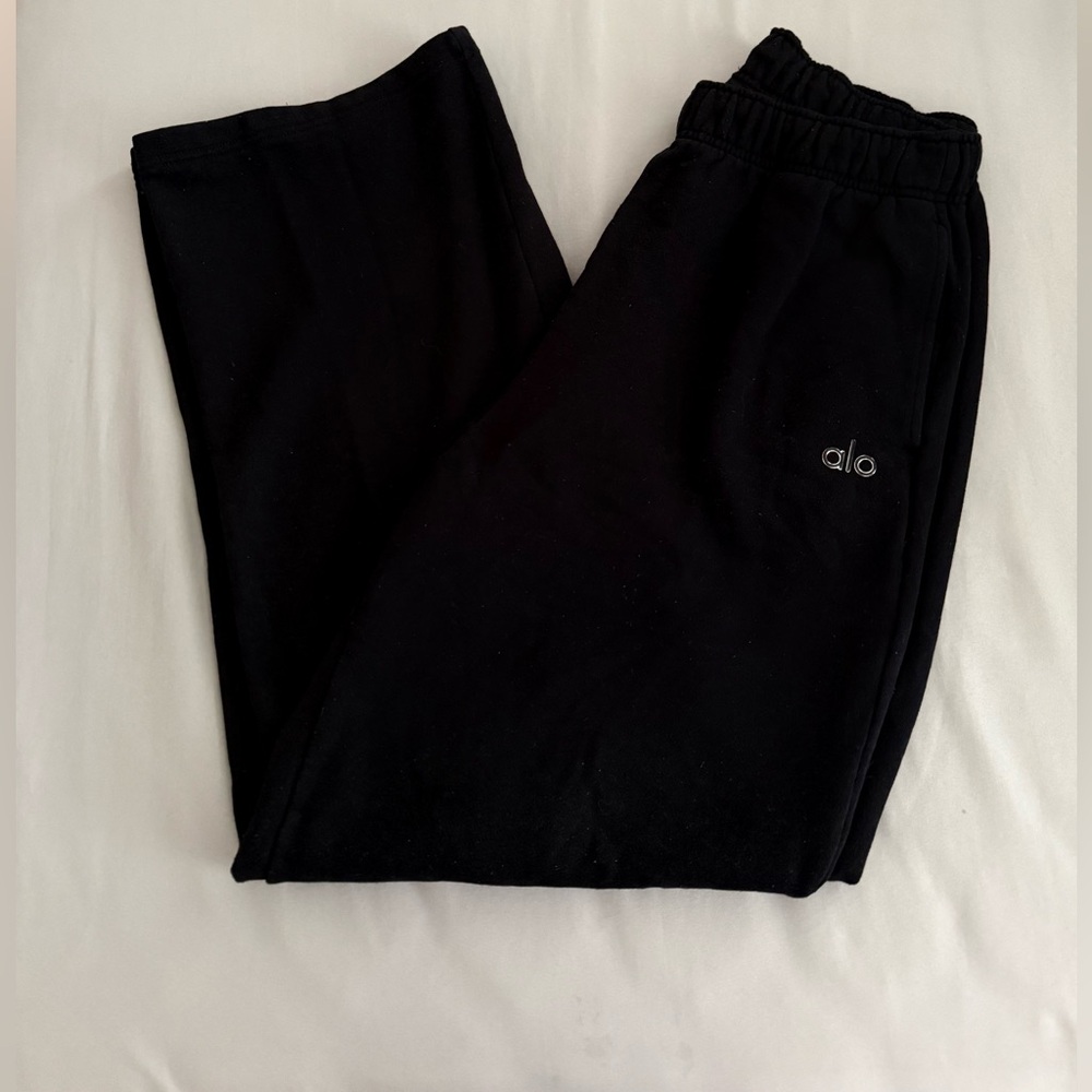 ALO Yoga Accolade Straight Leg Sweatpants Black - Picture 2 of 3
